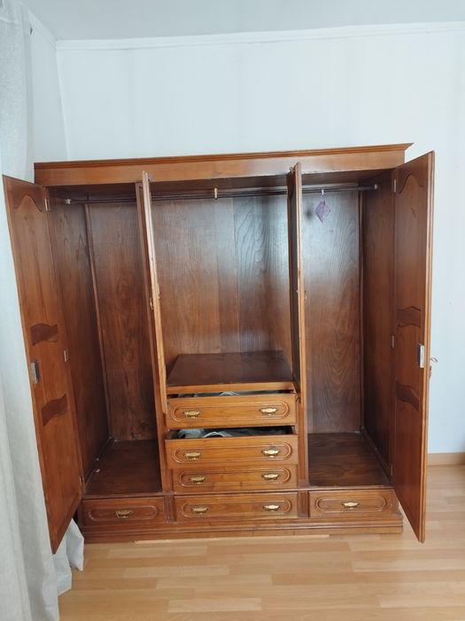 Roupeiro madeira maciça