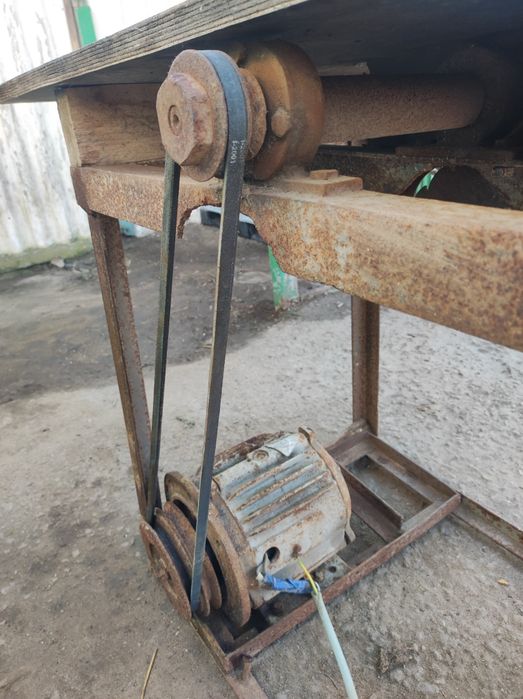 Продам циркулярку 220/380В.