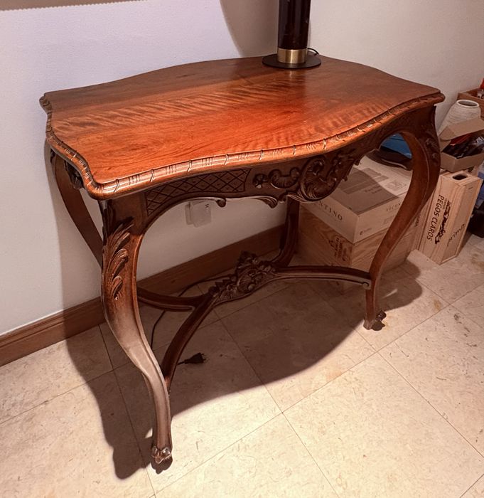 Mesa de apoio antiga em madeira maciça – estilo clássico / Luís XV