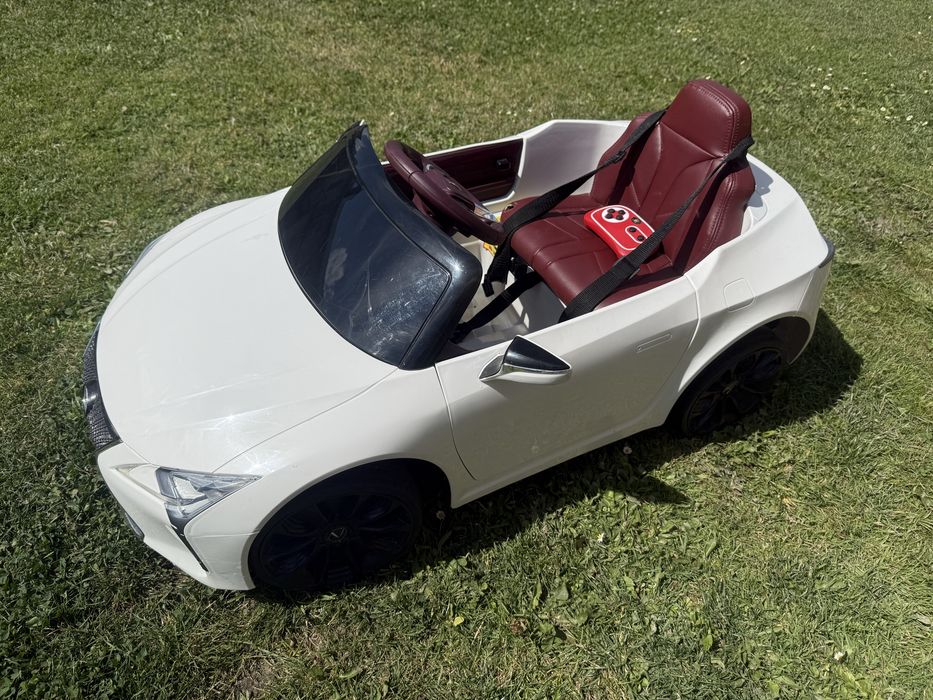 Samochód na akumulator Lexus