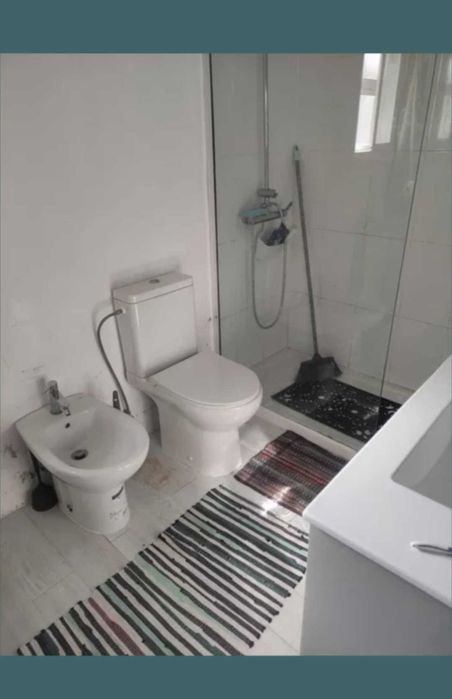 Quarto tranquilo c/ varanda, bastante ensolarado– ambiente familia