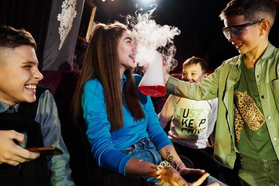 Аніматори, привітання, ведучі! Відкриття магазинів!