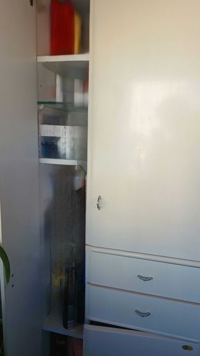 Móvel branco para wc