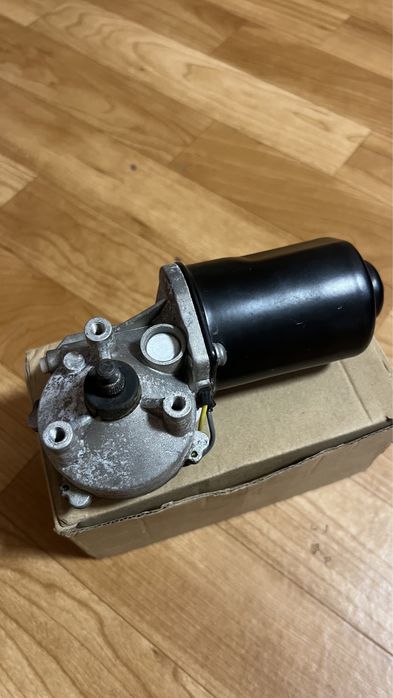 Мотор стеклоочестителя любового стекла