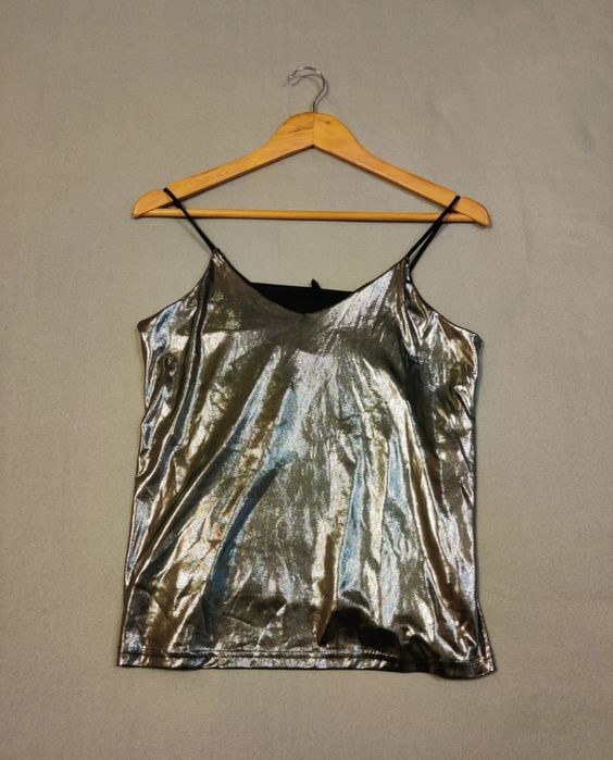 Srebrna błyszcząca mieniąca się bluzka na ramiączkach v-neck Sinsay