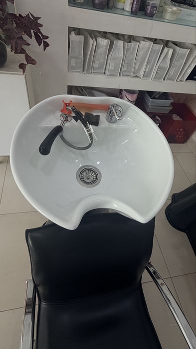Lava-Cabeças Profissional + Cadeira de Cabeleireiro (Em ótimo estado!)