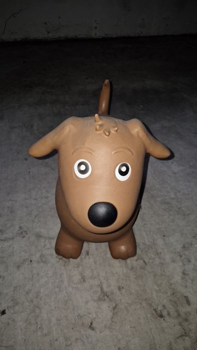 Cãozinho de borracha para crianças 
10€
