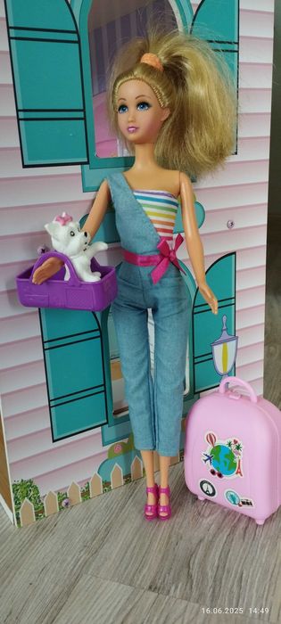 Drewniany domek dla lalek i Barbie z akcesoriami