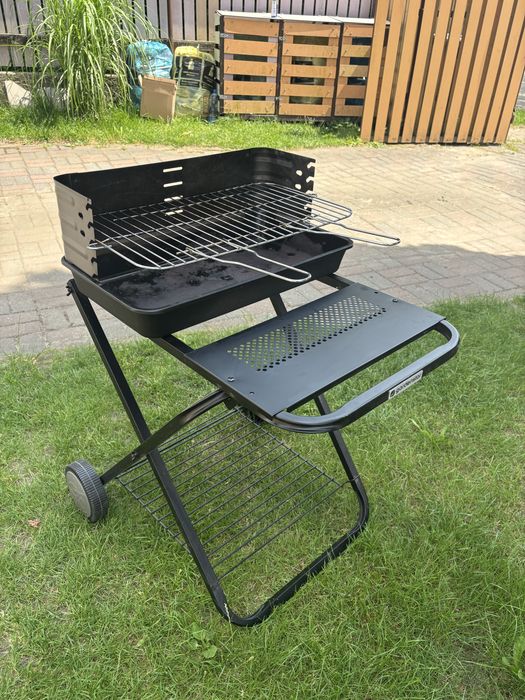 Grill ogrodowy..