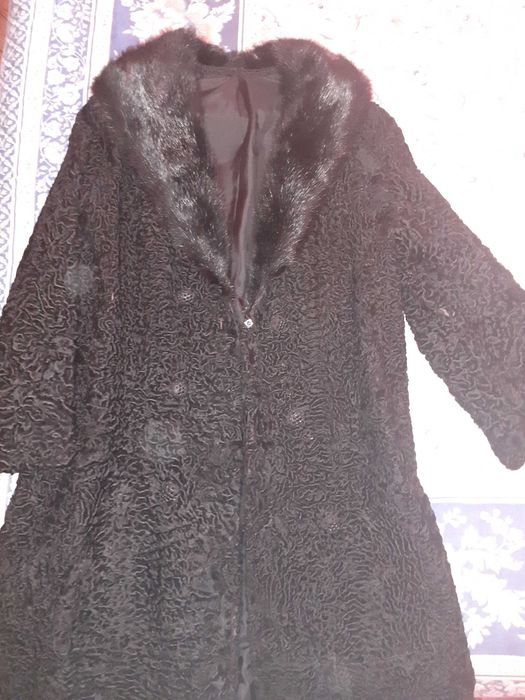 Casaco vintage de senhora em pele astrakan e gola de vison, como novo