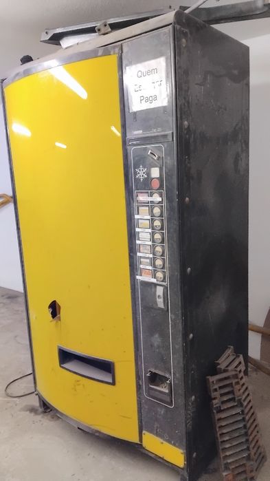 Máquina bebidas usada