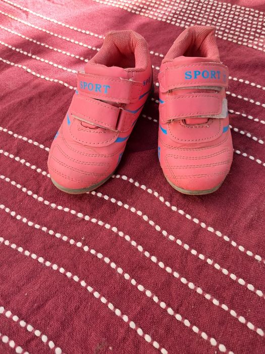 Маленькие детские кроссовочки на липучках 26 размер