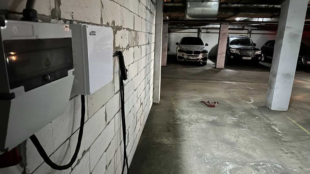 Продам паркинг Ивасюка 4. ОАЗИС. для Электромобиля