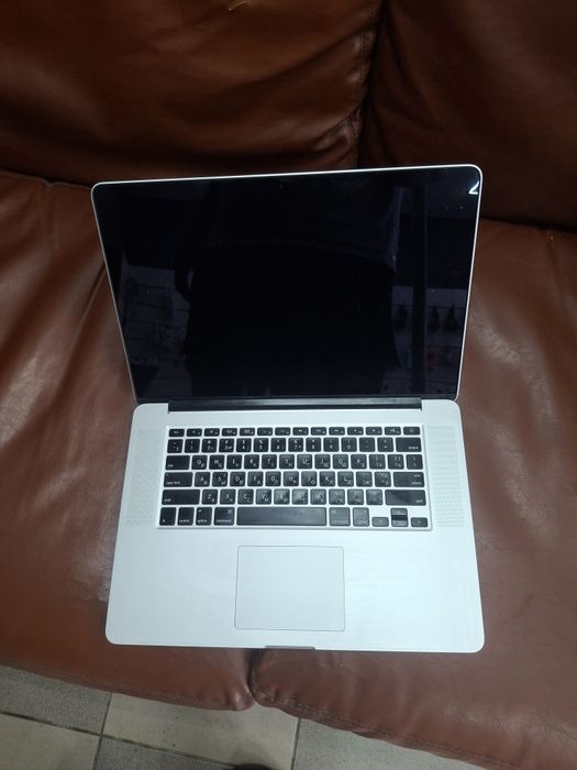 MacBook Pro A1398 (Retina).