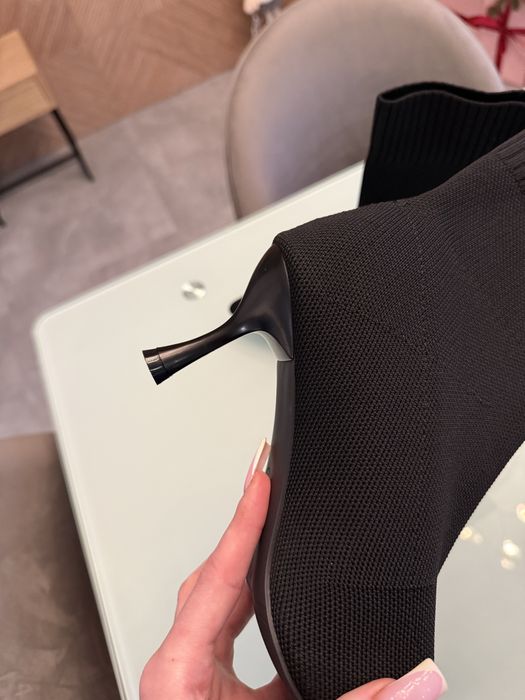 Ботильйони жіночі на каблуку