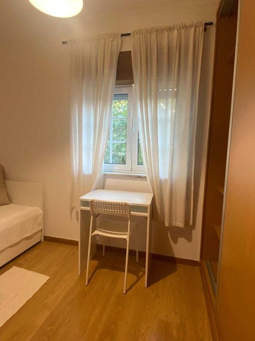Quarto mobilado na Encarnação | Metro à porta | 530€ com despesas incluídas