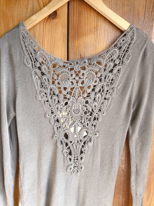 Nowa sukienka 36 S / 38 M midi jasnoszara dekolt V koronka