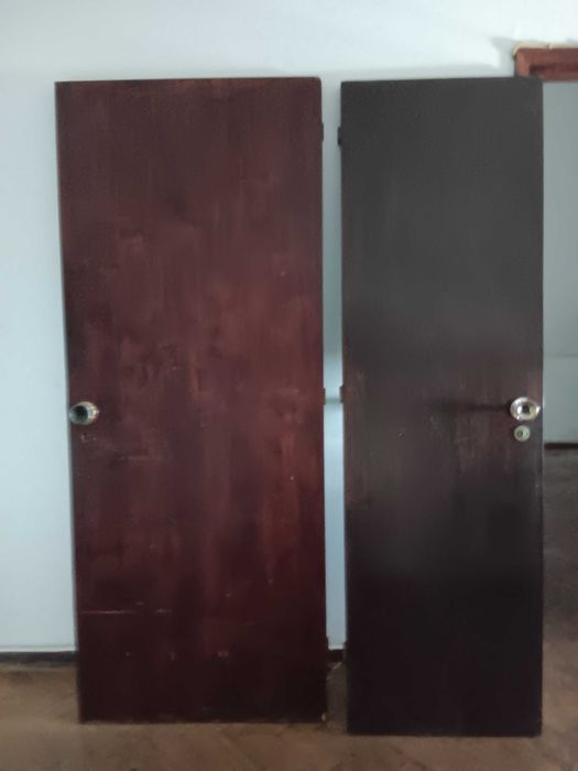 Portas interiores em madeira com ferragens