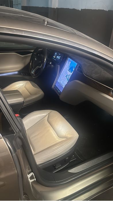 Tesla model s P90D 830 cavalos