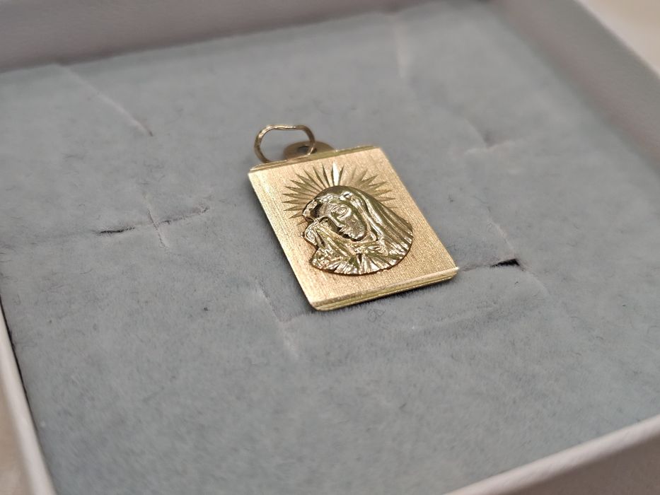 Złoty piękny prostokątny WISIOREK MATKA BOSKA PR 585