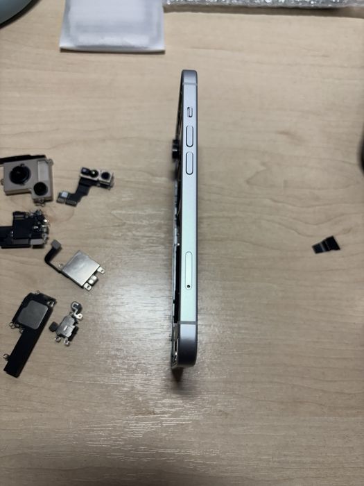 Запчастини для IPHONE 15