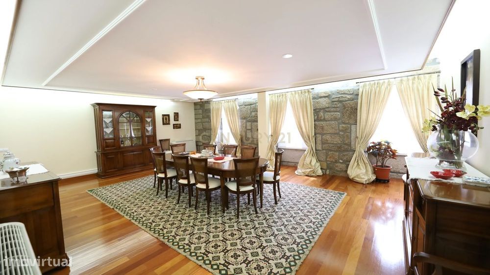 Casa apalaçada totalmente recuperada, no centro histórico da vila de C