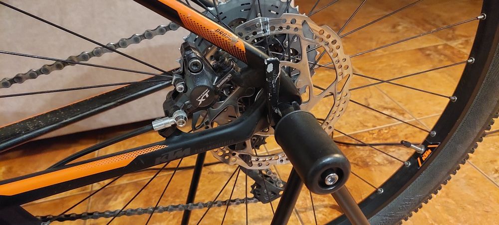 Bicicleta KTM 27,5 em carbono
