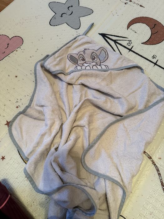 Okrycie kąpielowe ręcznik z kapturem Król Lew