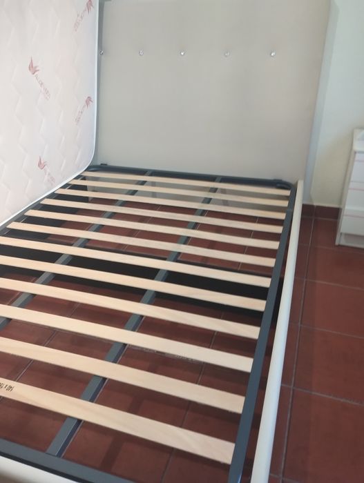 Cama de Casal com Colchão e Cabeceira