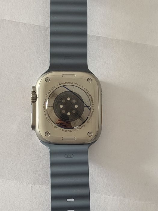 Apple Watch Ultra 3 GPS + Cellular, Caixa em titânio natural de 49 mm com Bracelete Ocean azul‑âncora