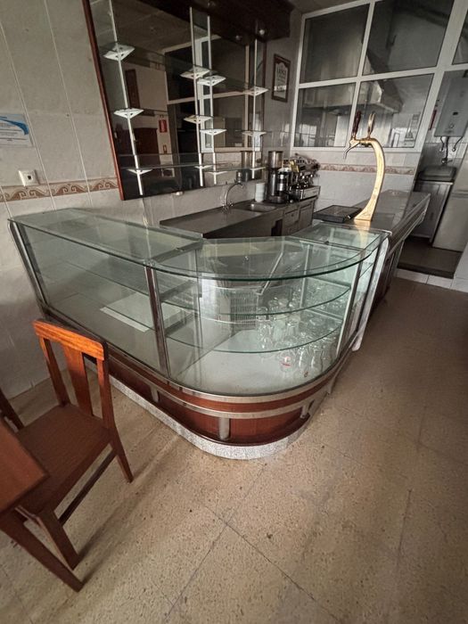 Balcão restaurante com vitrine