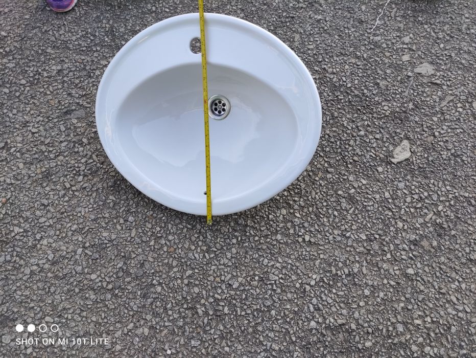 Lavatório de cor branca