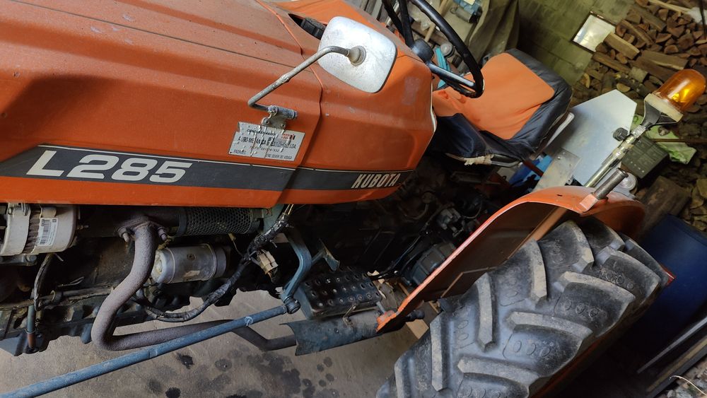 Trator Kubota L285 (31 cv) – 2WD –  Pneus novos – Isento de Arco
