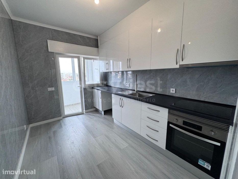 Apartamento T2 renovado, localizado em Quarteira — São Clemente, Faro