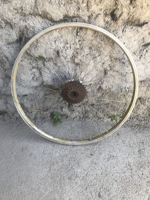 Aros mais pneus de bicicleta.