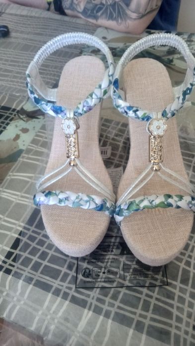 Buty na koturnie rozmiar 38