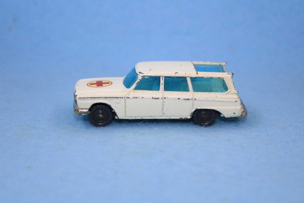 Miniatura Husky Corgi Juniors Studebaker Wagonaire Ambulance