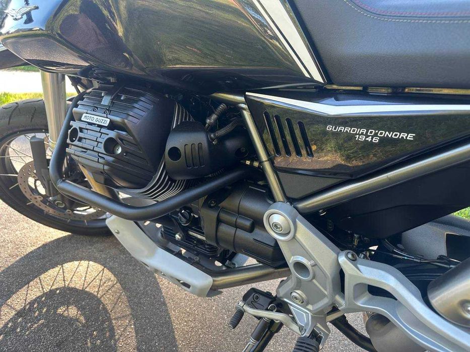 Мотоцикл Moto Guzzi V85TT 2023 рік 4500 км