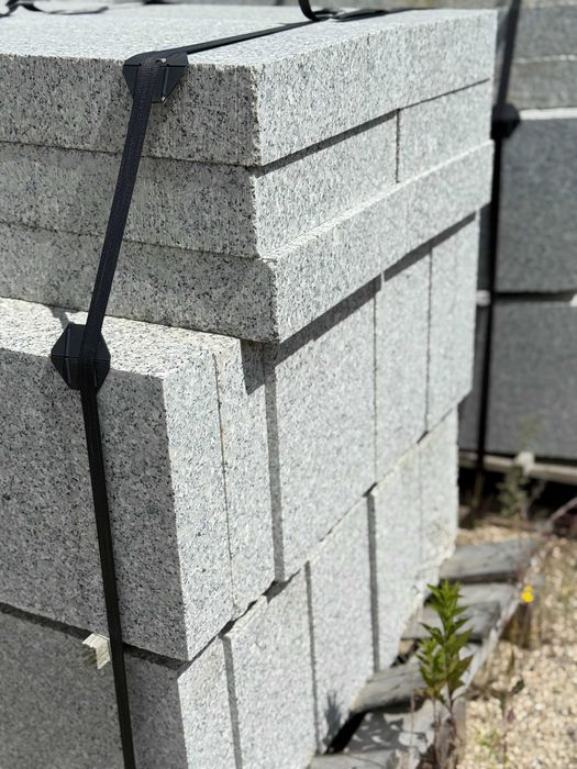 Opornik granitowy / obrzeże granitowe - kopalnia Strzegom