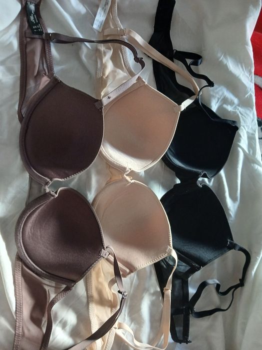 Lote de três sutiãs