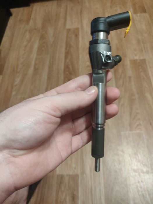 Нова форсунка. 166009445R (H8200294788) VDO/SIEMENS REN/Nis 1.5