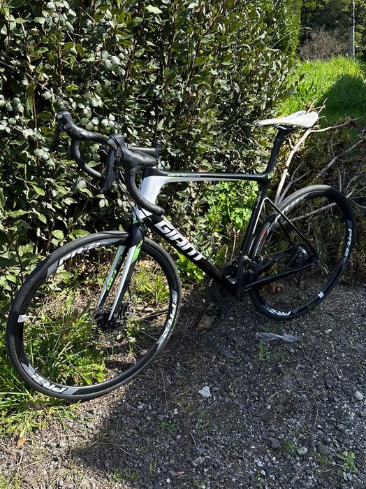 Giant Defy Advanced - Carbono Shimano 105