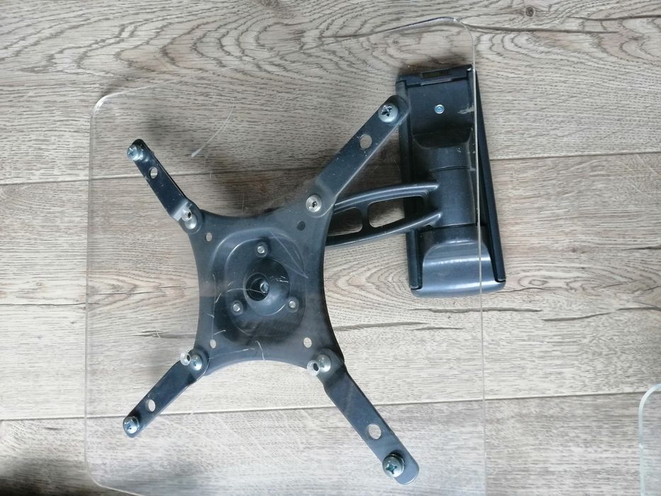 Wieszak do telewizora do 32'