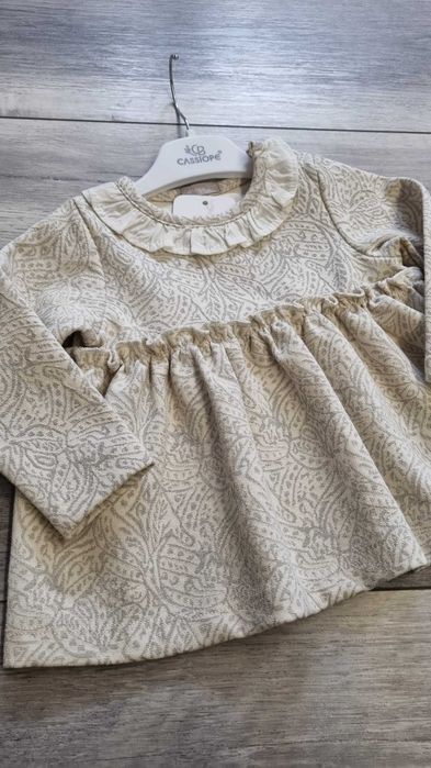 Святкова кремова сукня на дівчинку