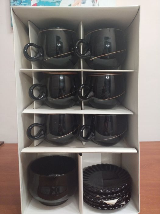 Чайний і кавовий сервізи,тарілки