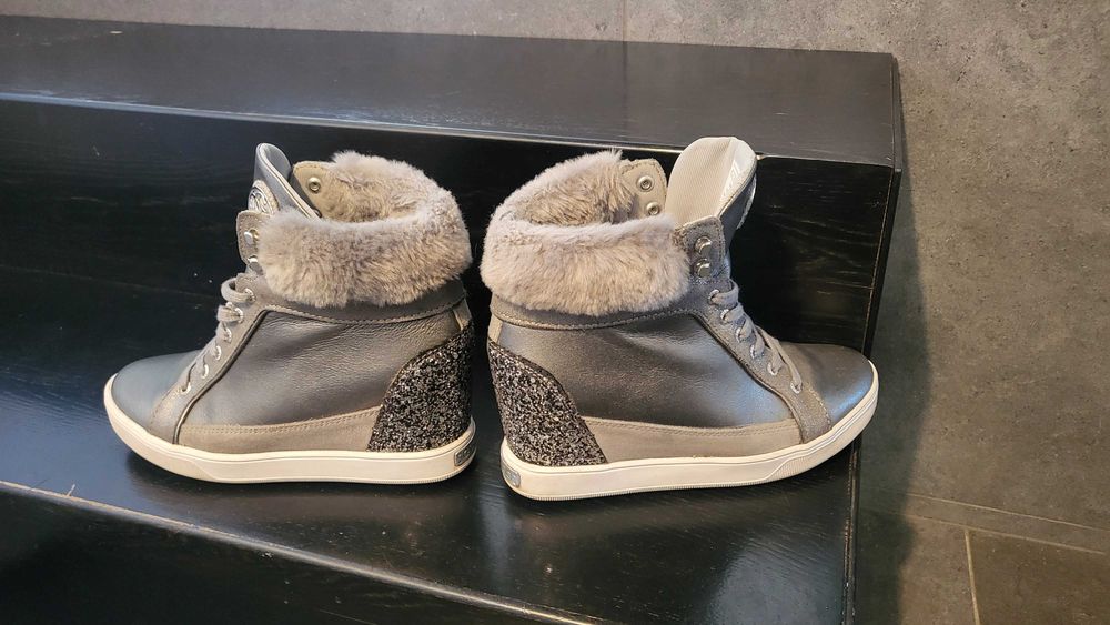 Sneakersy GUESS r.37 srebrne