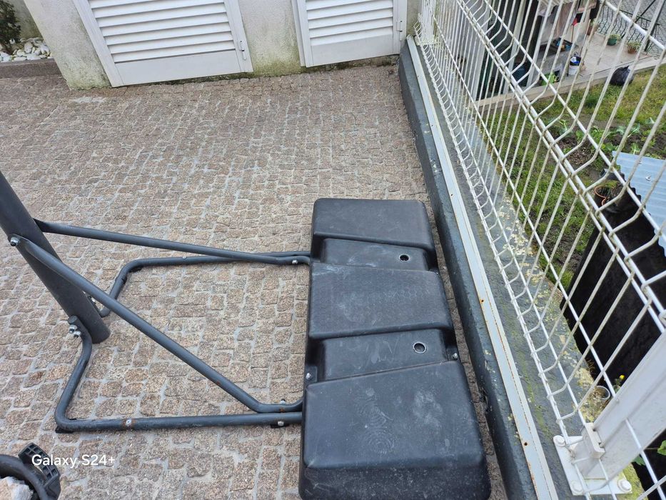 Cesto basquetebol ferro