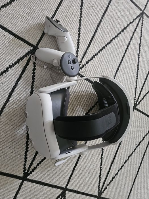 2 x Meta Quest 3 VR Headsets and 4 x Meta Quest Touch Plus Controllers