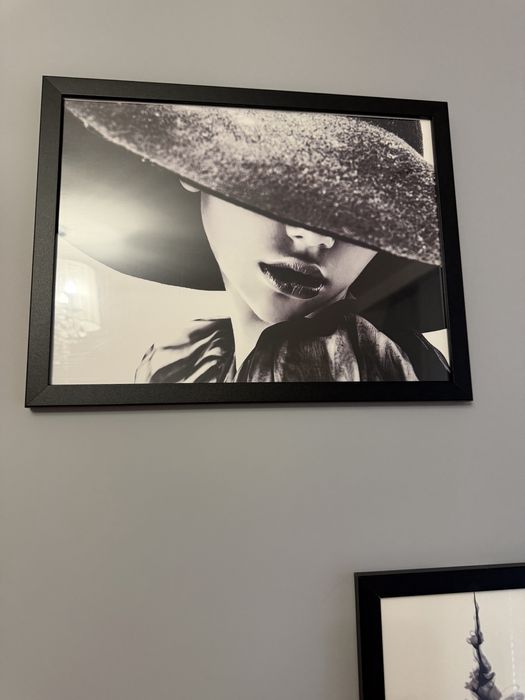 Plakaty obrazy w czarnych ramkach