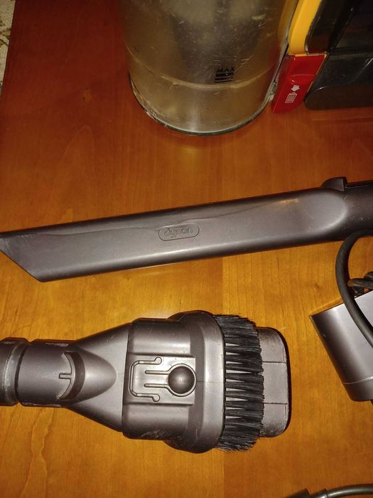 Aspirador Dyson DC 30 para peças + acessórios